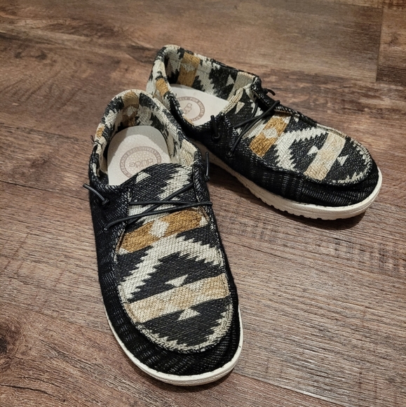 Hey Dude Shoes Hey Dude Women Size 6 Black Aztec Poshmark